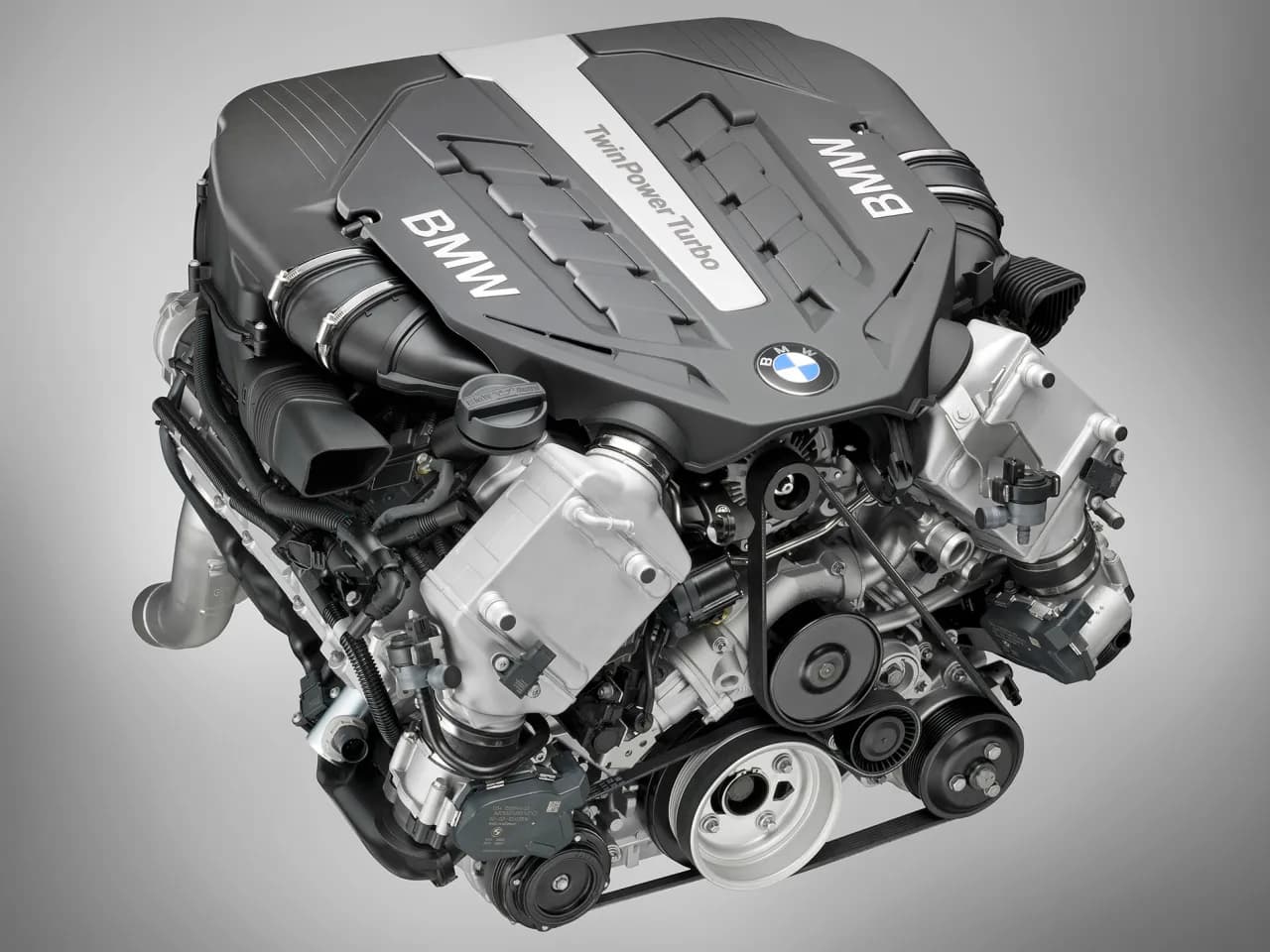 Jak wybrać najlepszy silnik do BMW 7 F01? Porównanie, zalety i wady każdej opcji Jak wybrać najlepszy silnik do BMW 7 F01? Porównanie, zalety i wady każdej opcji