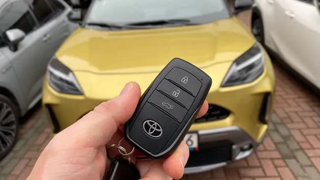 Jak działa inteligentny kluczyk Toyota? Odkryj jego funkcje i zalety Jak działa inteligentny kluczyk Toyota? Odkryj jego funkcje i zalety