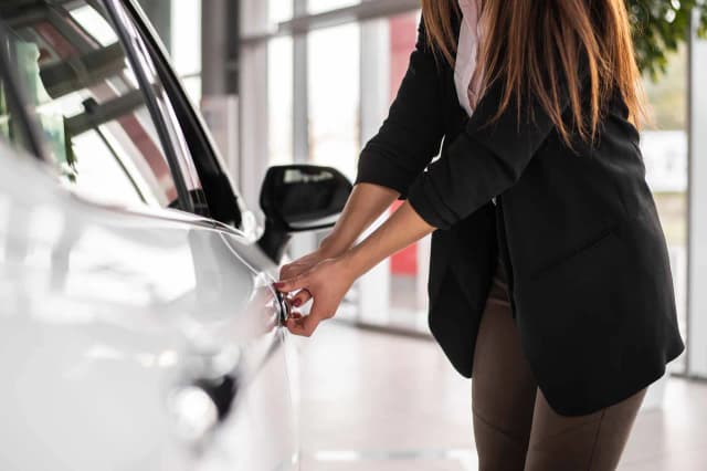 Jak otworzyć auto bez kluczyka? Skuteczne metody bez uszkodzeń Jak otworzyć auto bez kluczyka? Skuteczne metody bez uszkodzeń
