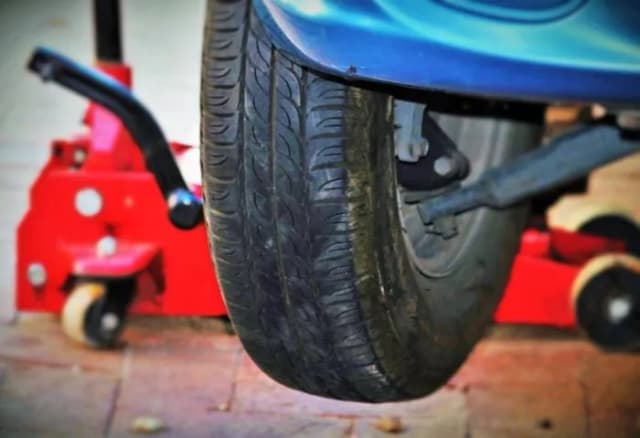 Gdzie podłożyć lewarek w Audi A6 C6? Uniknij błędów i zadbaj o bezpieczeństwo! Gdzie podłożyć lewarek w Audi A6 C6? Uniknij błędów i zadbaj o bezpieczeństwo!