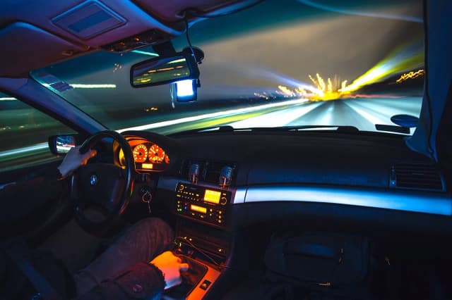 Jaka prędkość na autostradzie w Polsce? Sprawdź, by uniknąć mandatu Jaka prędkość na autostradzie w Polsce? Sprawdź, by uniknąć mandatu
