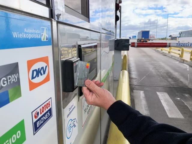 Czy na autostradzie A2 można płacić kartą? Sprawdź, co musisz wiedzieć Czy na autostradzie A2 można płacić kartą? Sprawdź, co musisz wiedzieć
