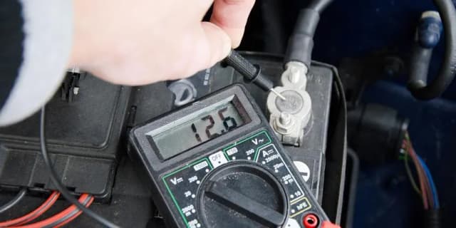Jak sprawdzić akumulator samochodowy i uniknąć niespodzianek na drodze – praktyczne porady Jak sprawdzić akumulator samochodowy i uniknąć niespodzianek na drodze – praktyczne porady